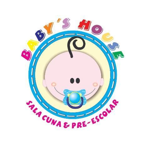 Tres niños sentados a una mesa con tazas y bocadillos, sonriendo a la cámara.