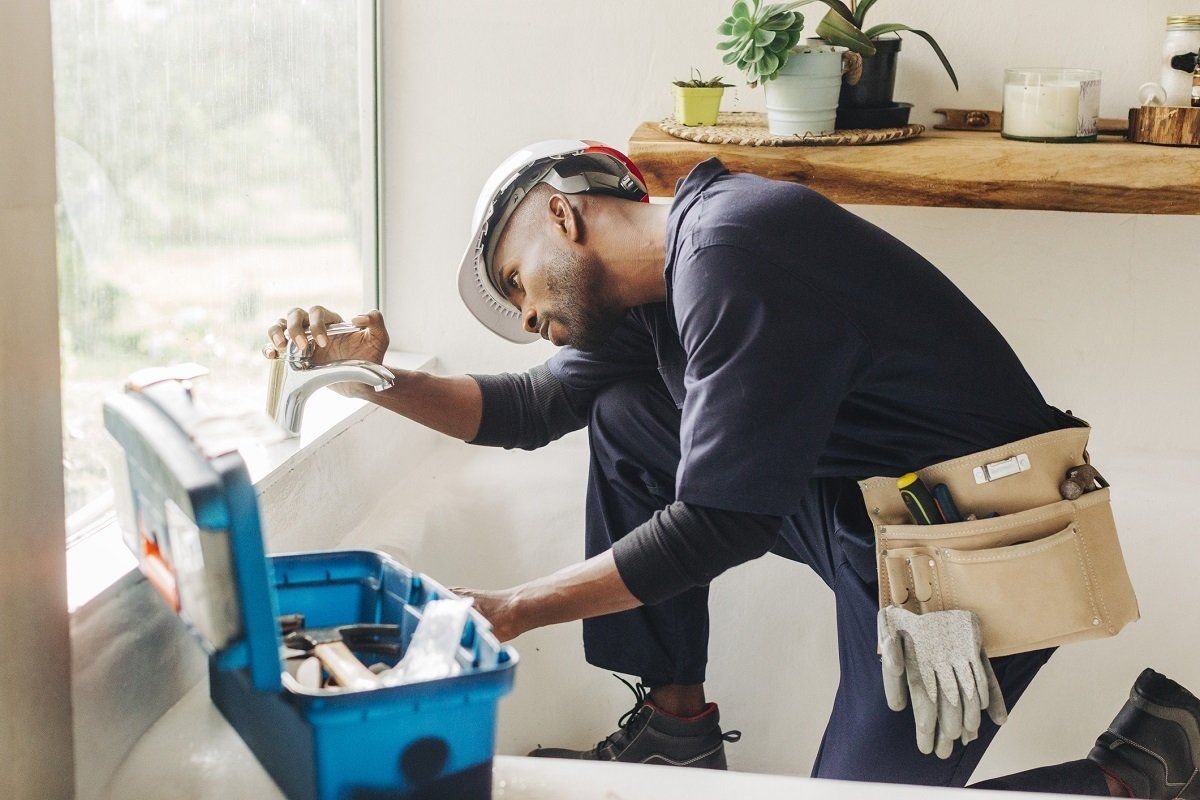 Plumber checking bathroom | Gray, GA | Advanced Plumbing Co.