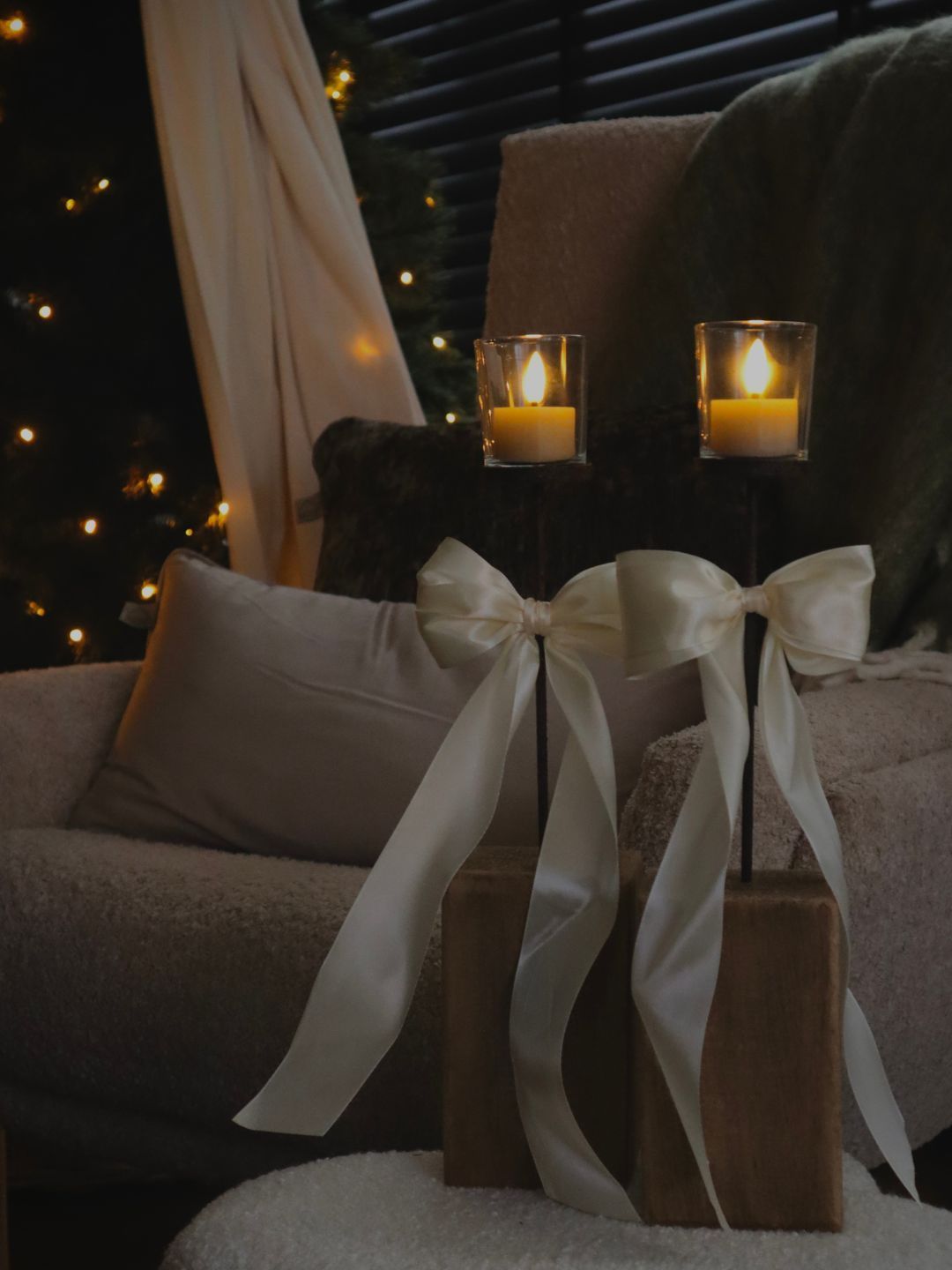 prachtige kaarsen in een romantisch interieur