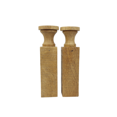 Set van 2 houten kandelaars