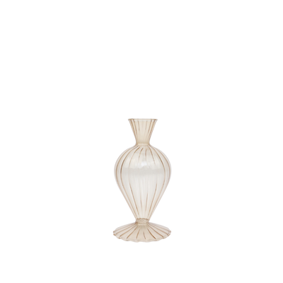 klein glazen vaasje in licht beige kleur
