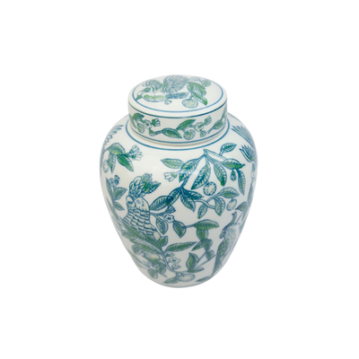 Een witte porseleinen gemberpot met deksel, versierd met een groen patroon van papegaaien die op fruittakken zitten.