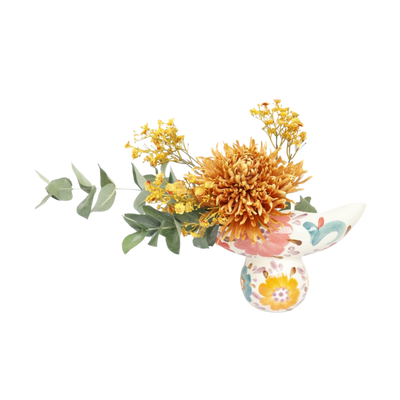 Bohemian keramieken vaas, gevuld met goudgele zijden bloemen