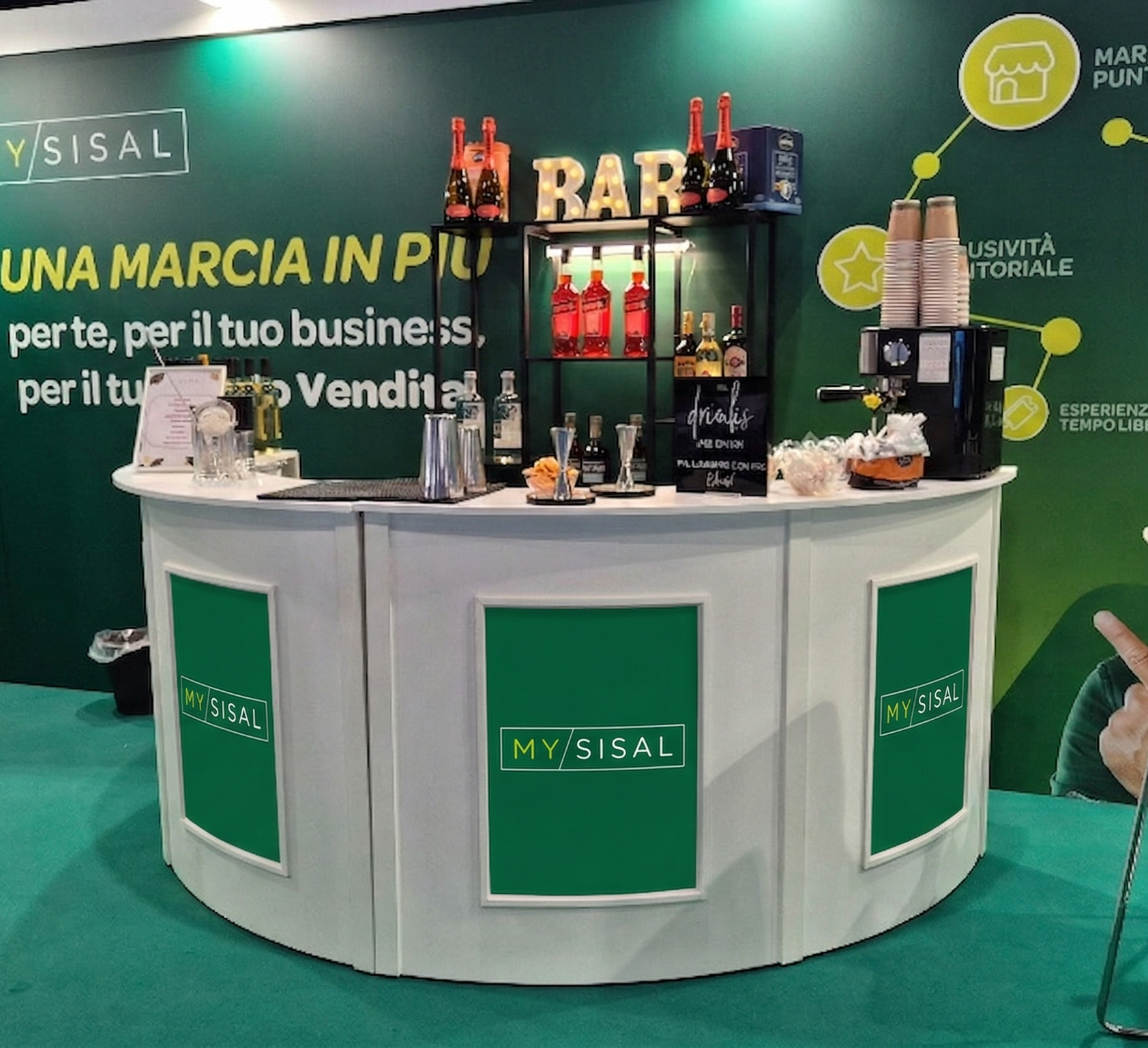 Open Bar per eventi aziendali con Liquid Branding Barman Express