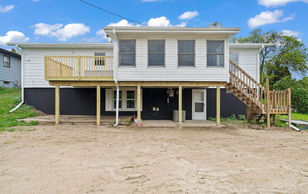 Spacious backyard at Lori St with a well-maintained lawn and outdoor entertaining space.