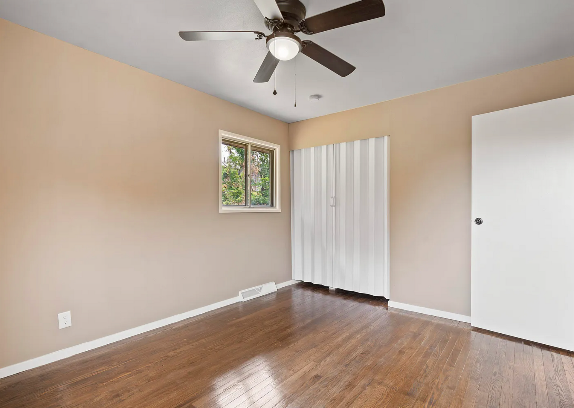 Cozy and well-designed bedroom with neutral tones, plush bedding, and modern decor at Kane St.