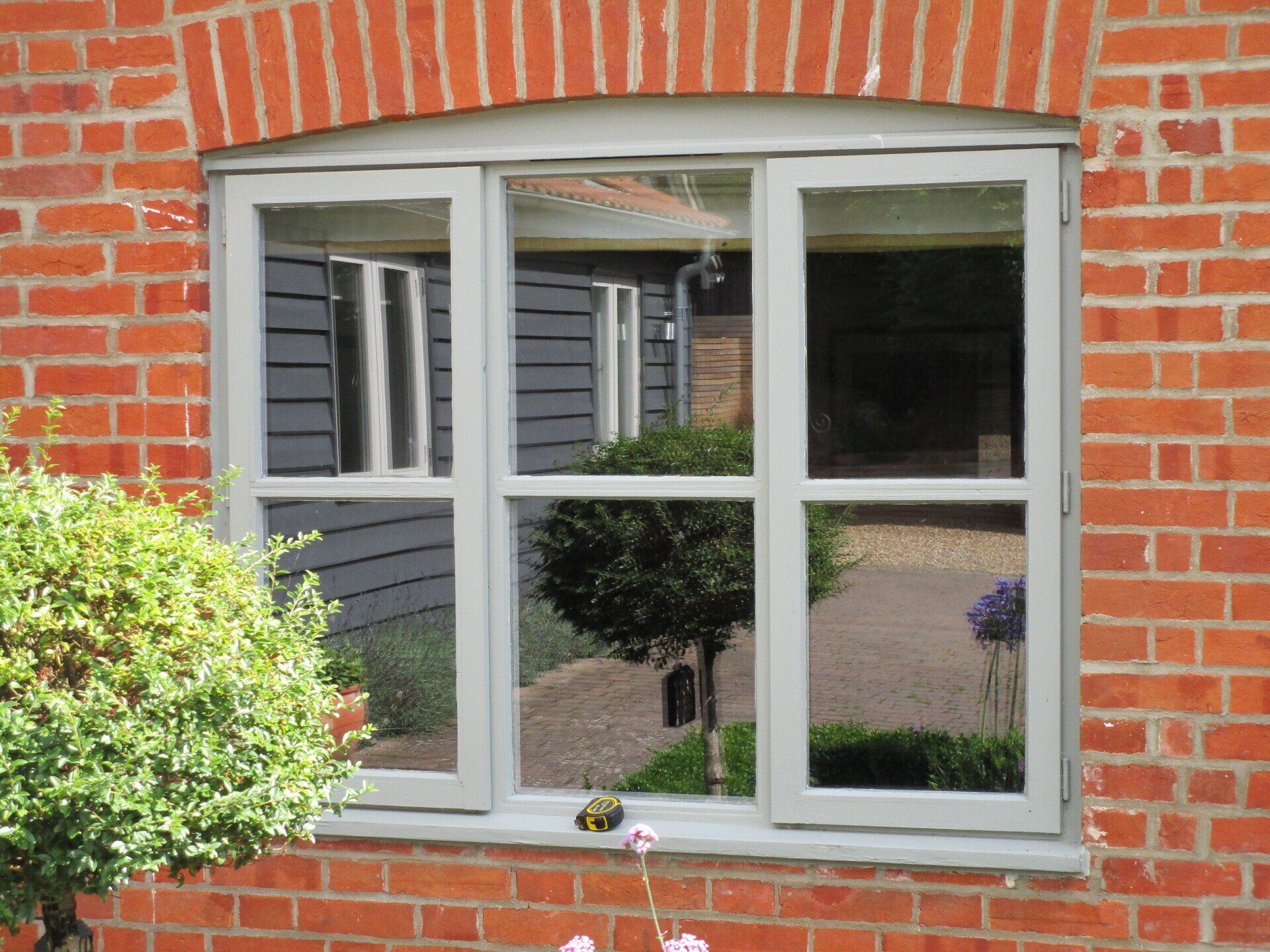 aluminium window installation
