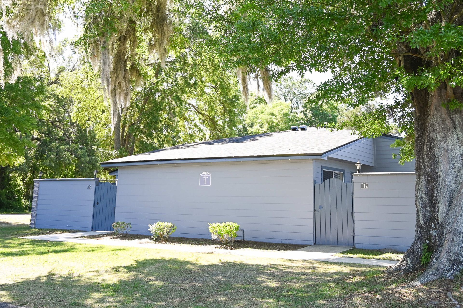 Photo of a single-story apartment building