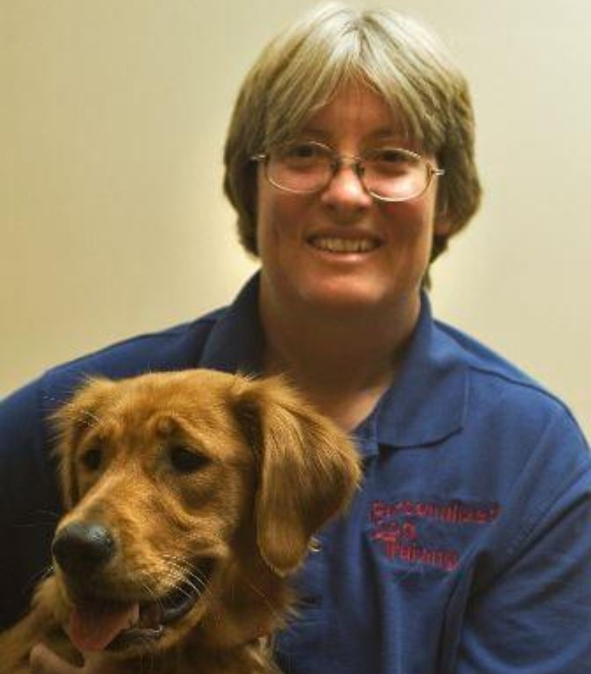 Wonder Dog Training - West Berlin, NJ - A photo of Instructor Ana Cilursu with a dog and holding the award