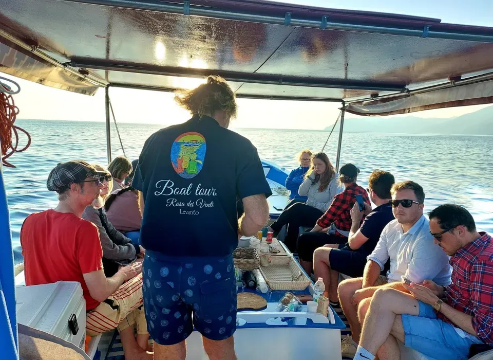 escursione con aperitivo tour Rosa dei Venti 5 terre boats Tours da Levanto e Monterosso