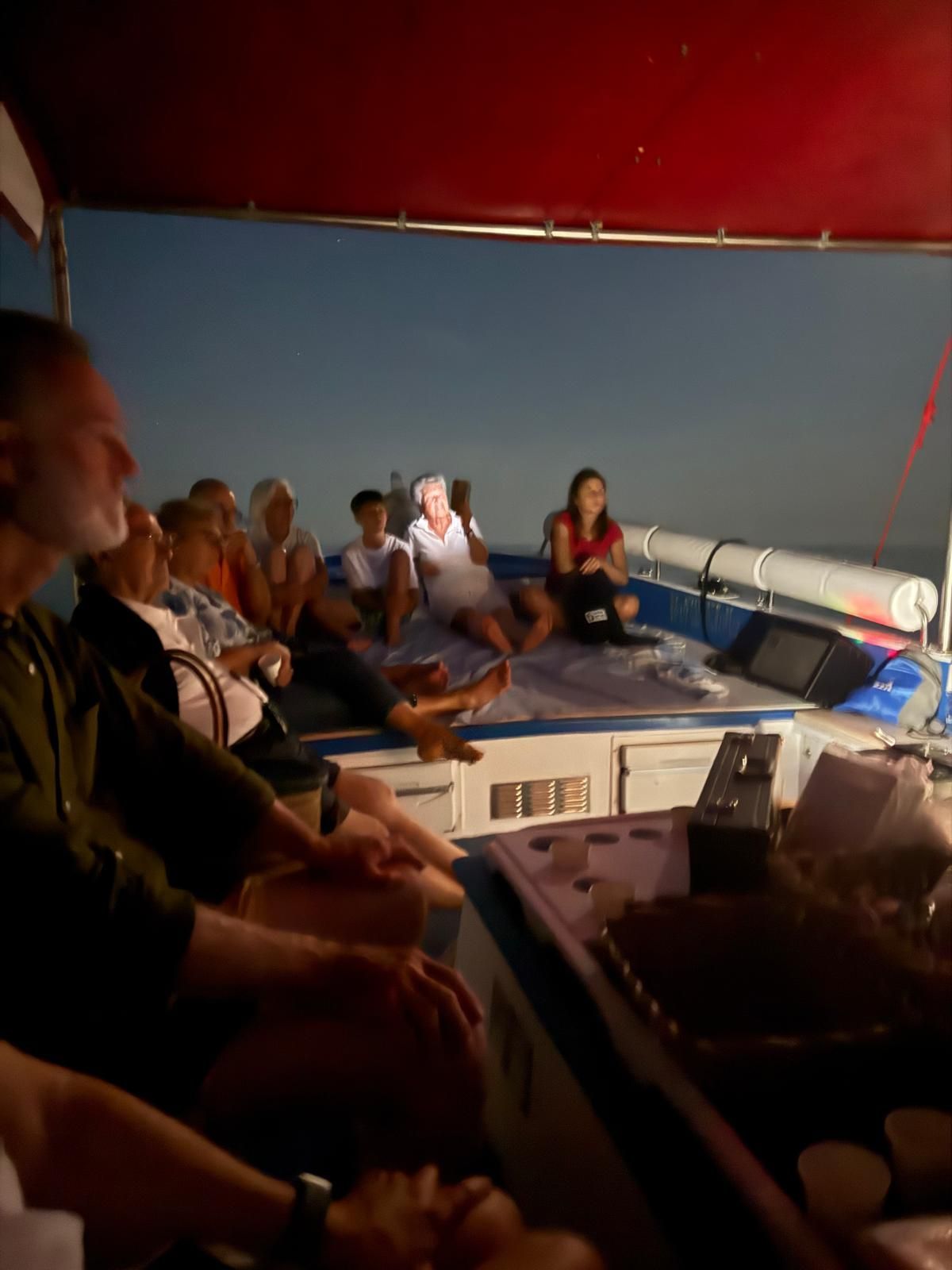tour escursioni 5 terre di sera con Musica dal vivo e aperitivo Rosa dei Venti 5 terre boats Tours