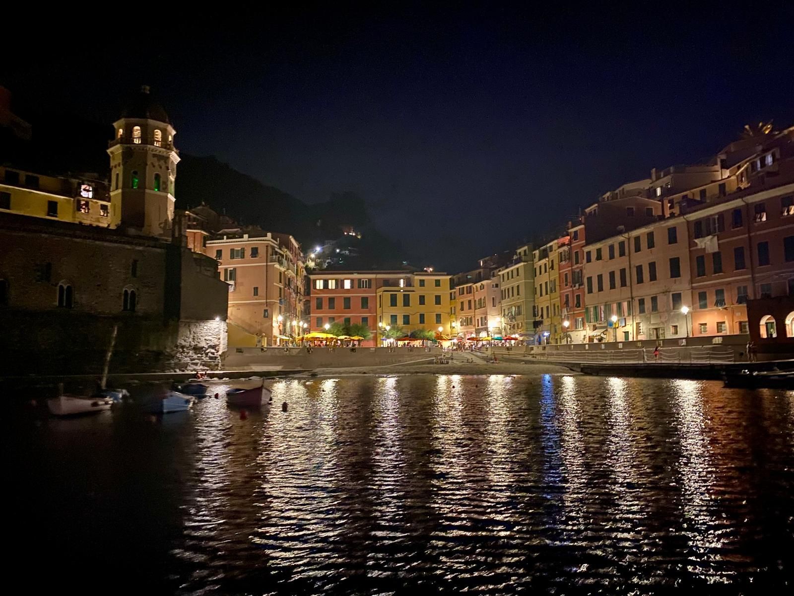 tours serali in barca con musica organizzati da Levanto Rosa dei Venti 5 terre boats Tours