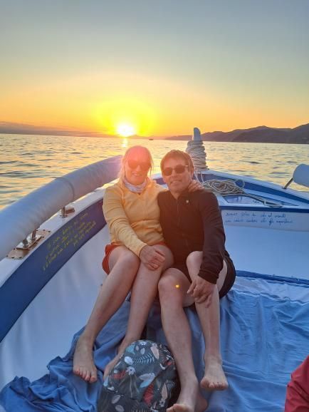 tour personalizzato tramonto personalizzati per famiglie e amici Rosa dei Venti 5 terre boats Tours