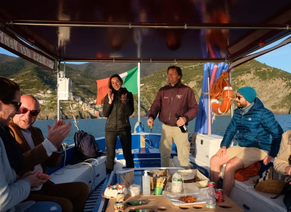 Prenota un tour per un compleanno Rosa dei Venti 5 terre boats Tours