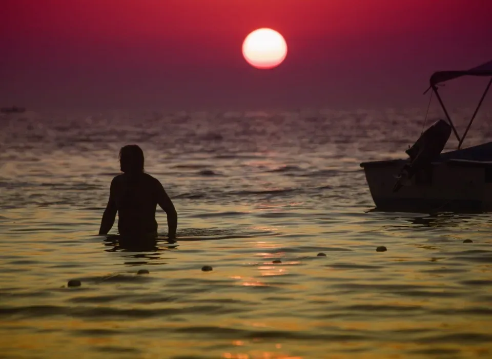 bagno al tramonto Rosa dei Venti 5 terre boats Tours