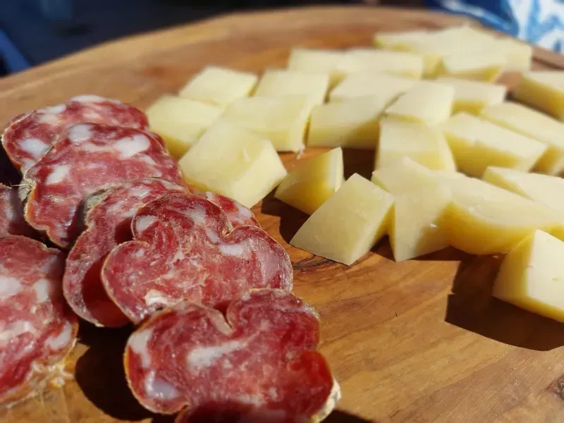 Rosa dei Venti 5 terre boats Tours brunch salame e formaggio