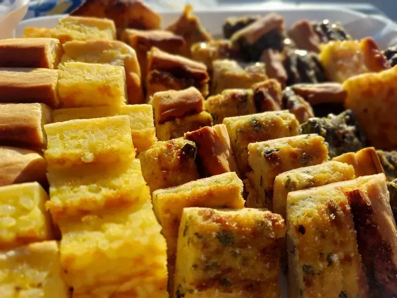 spuntino e brunch con prodotti biologici e liguri focaccia Rosa dei Venti 5 terre boats Tours