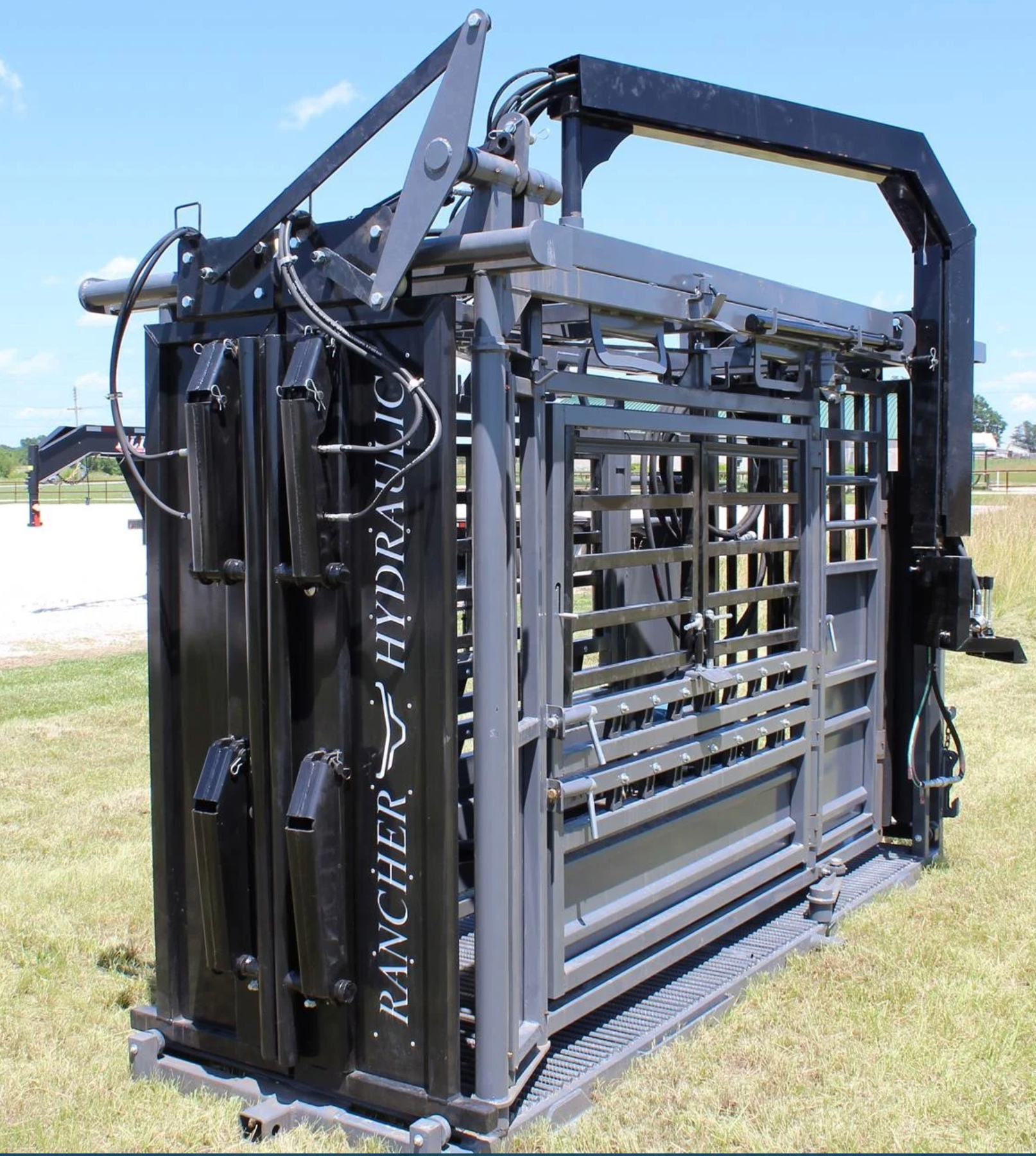Rancher Hydraulic Cattle Chute
