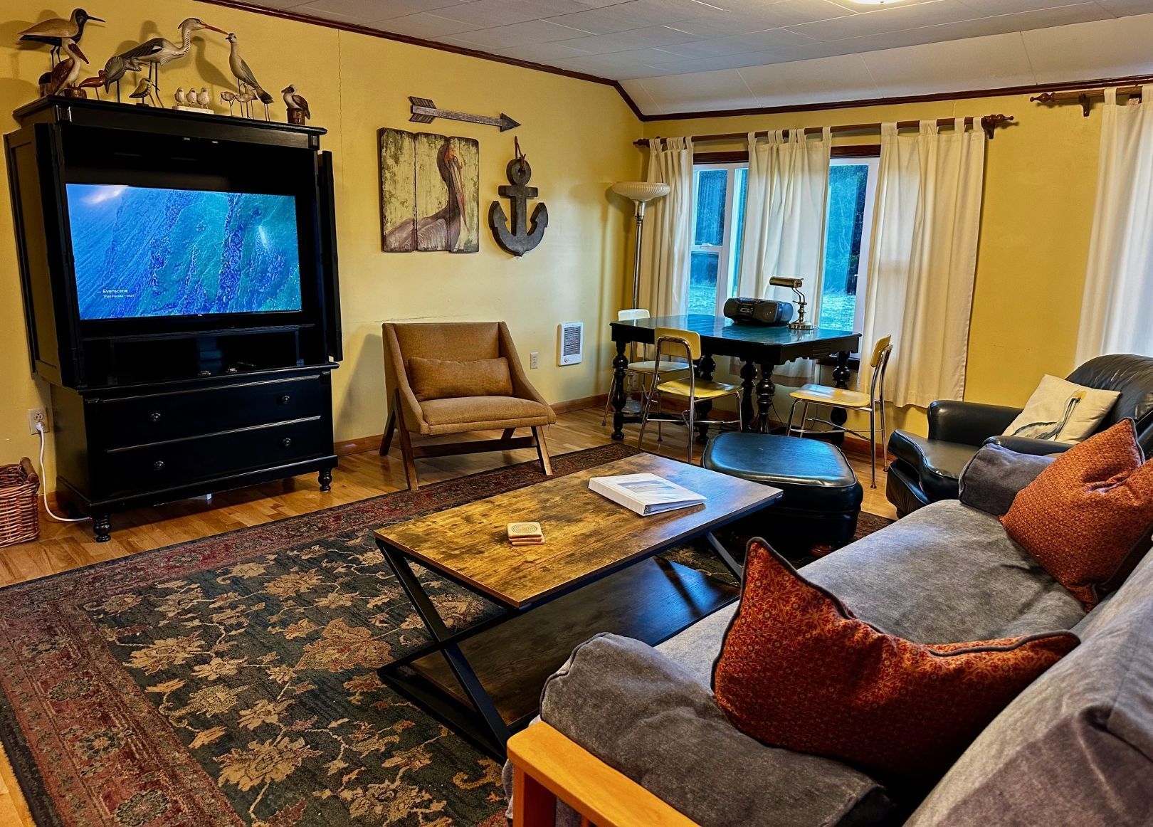 A living room filled with furniture and a flat screen tv
