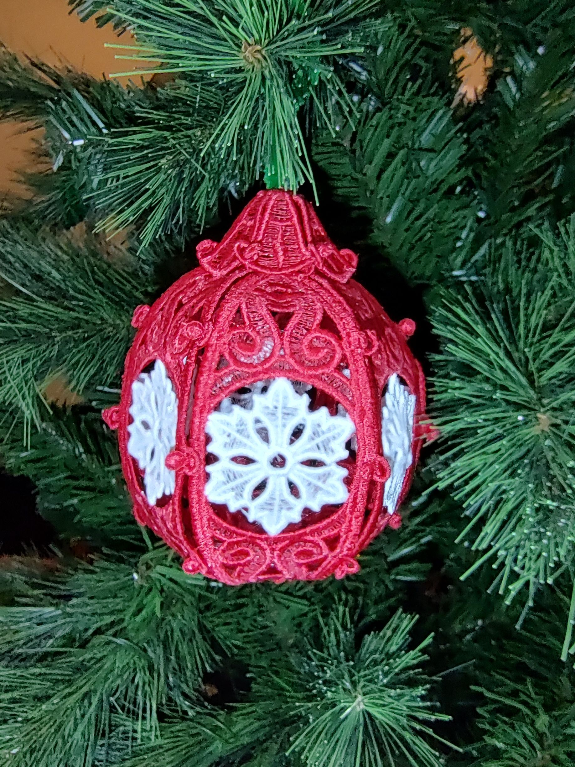 Red Free Standing Lace snowflake bulb