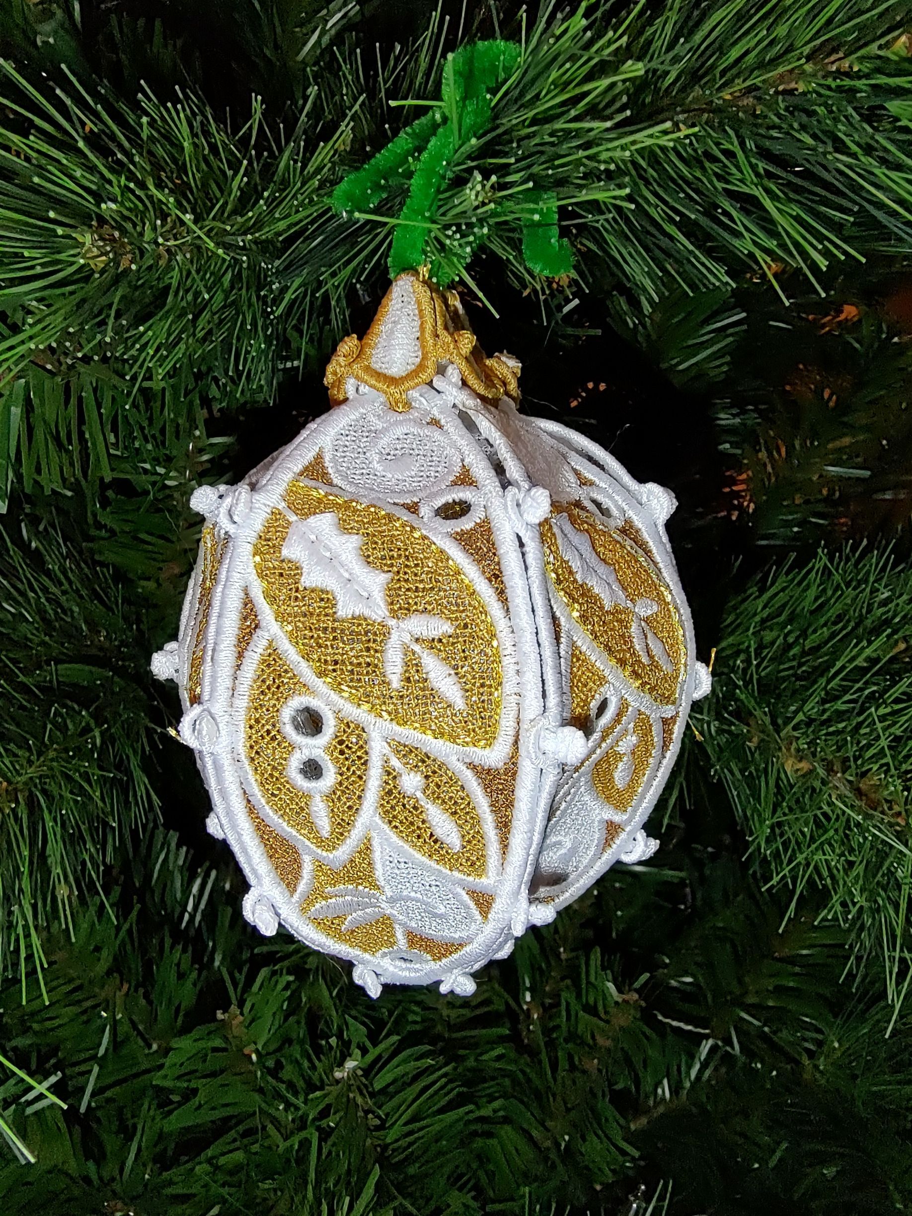 Holly Leaf gold bulb