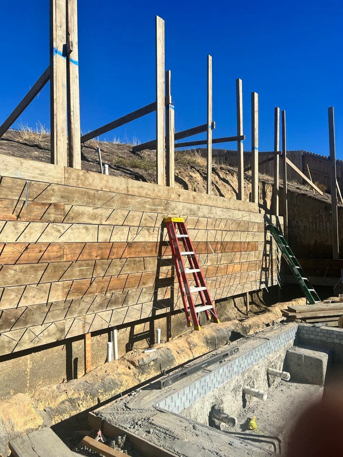 WEST VILLAGE CONCRETE RETAINING WALL FRAMING