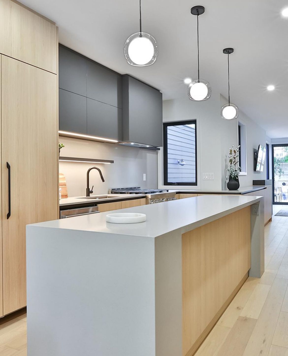 White porcelain countertops in a kitchen