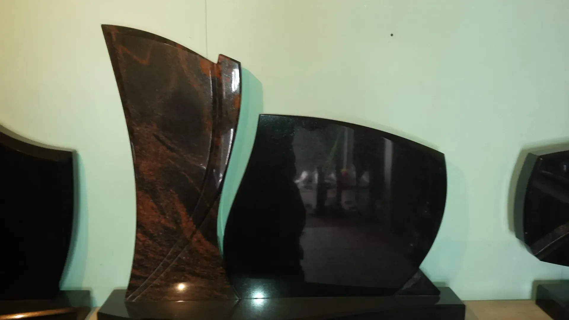 Trijų dalių paminklai