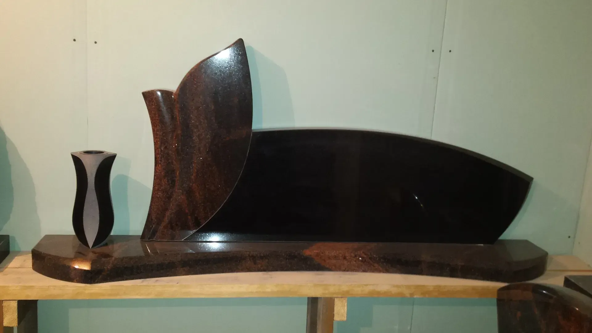 Trijų dalių paminklai