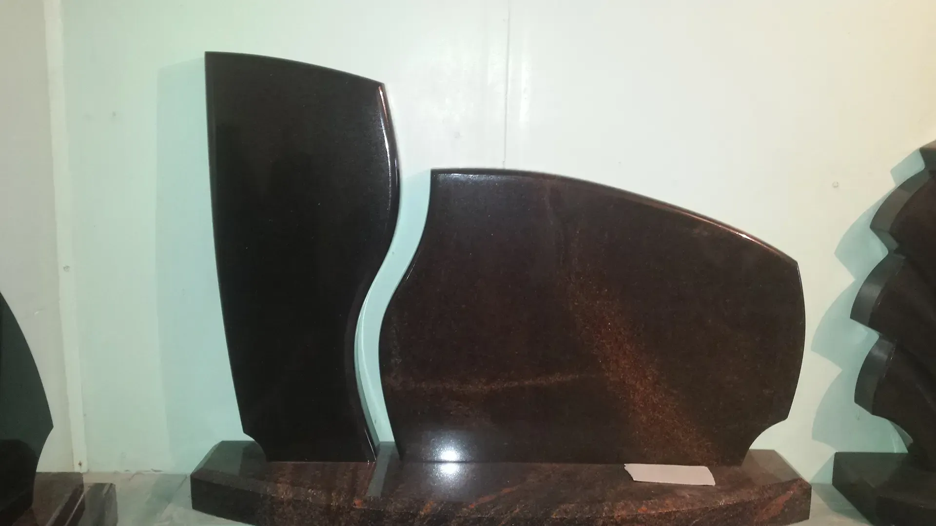 Trijų dalių paminklai