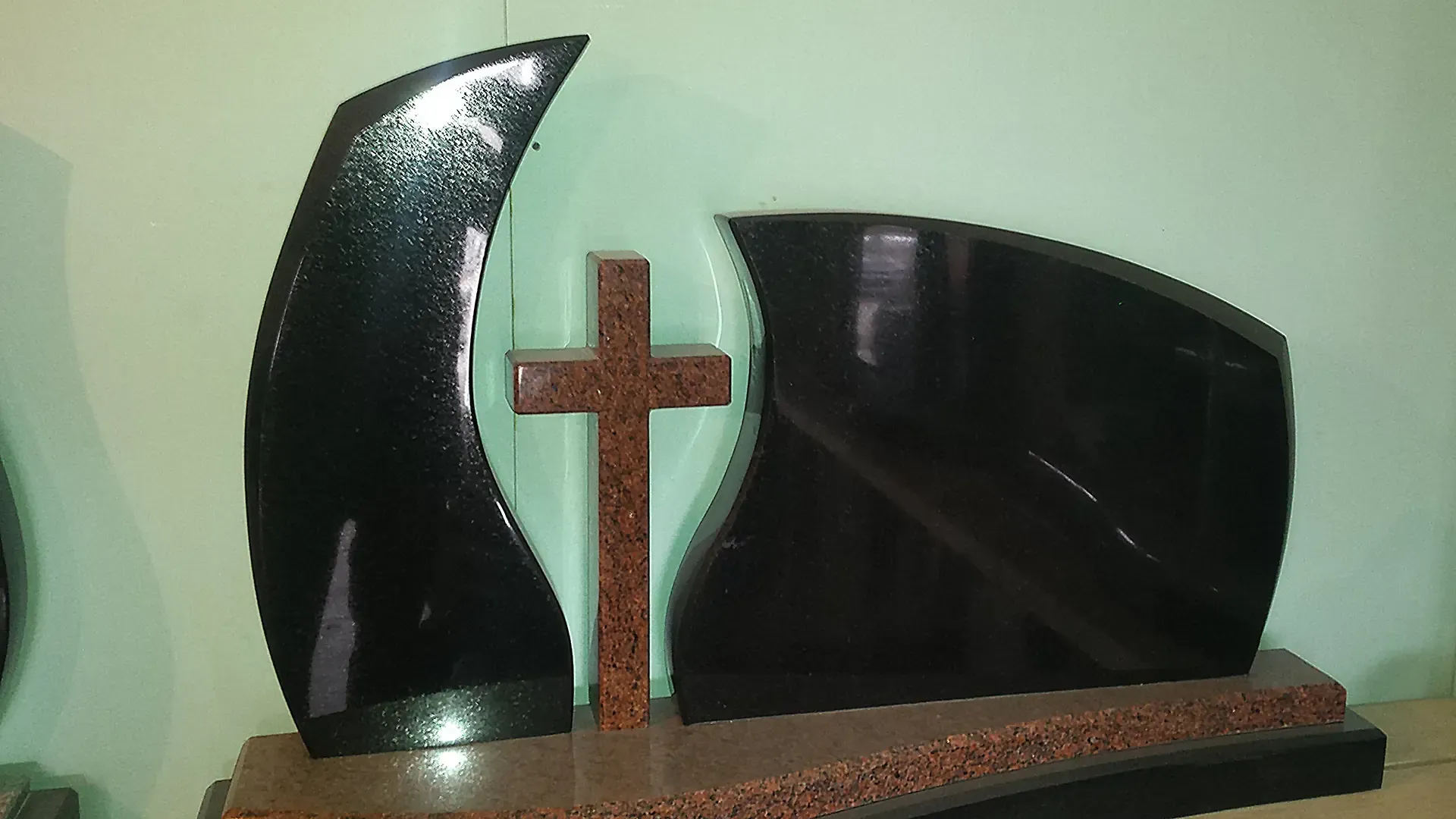 Trijų dalių paminklai