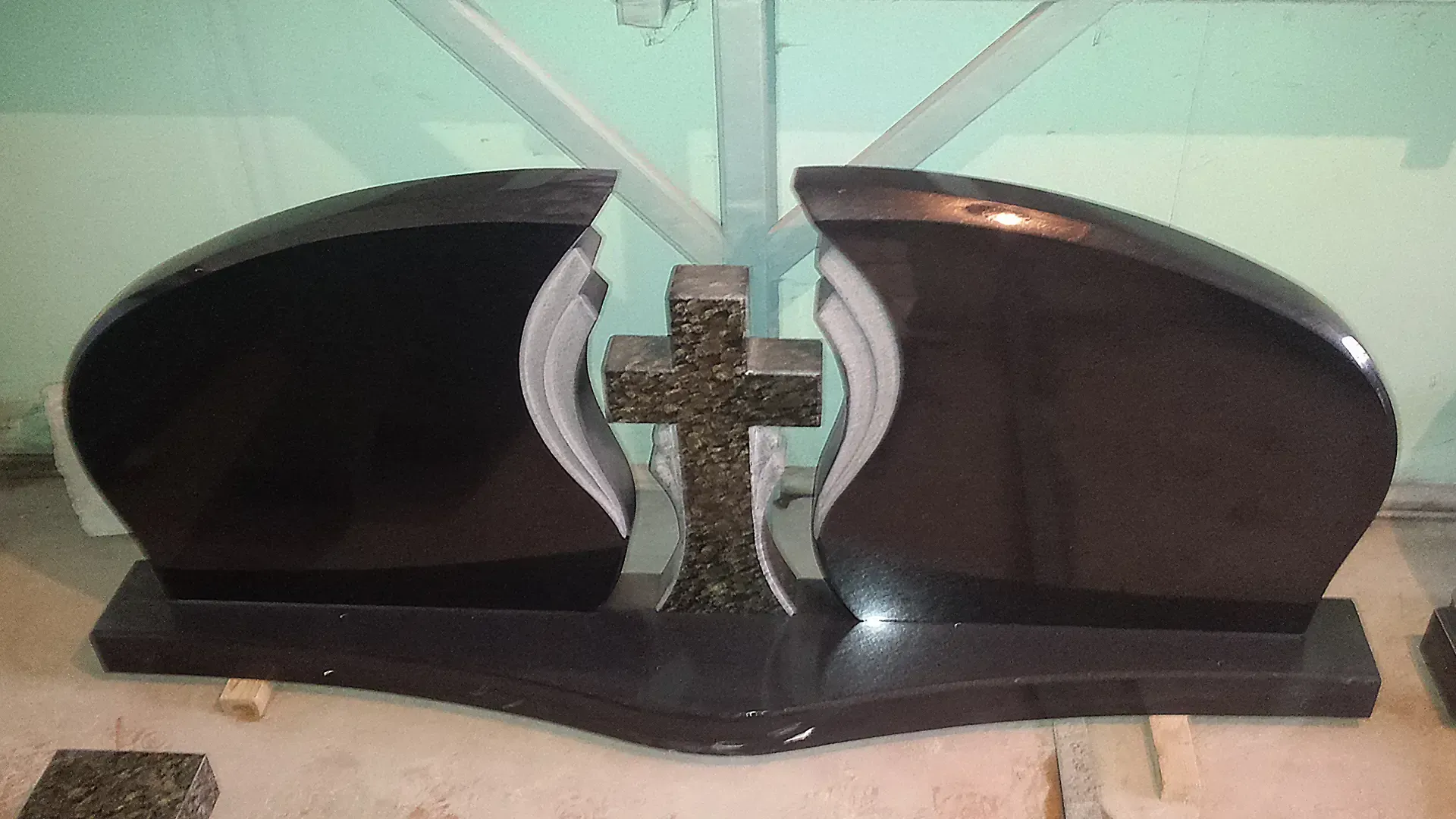 Trijų dalių paminklai