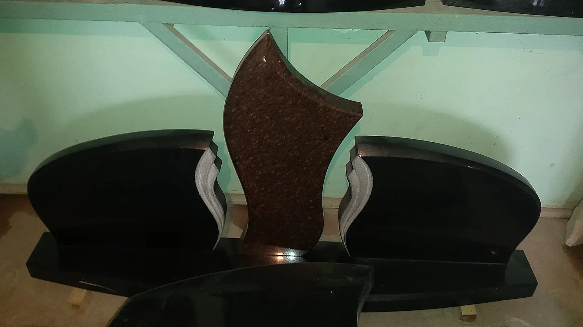 Trijų dalių paminklai