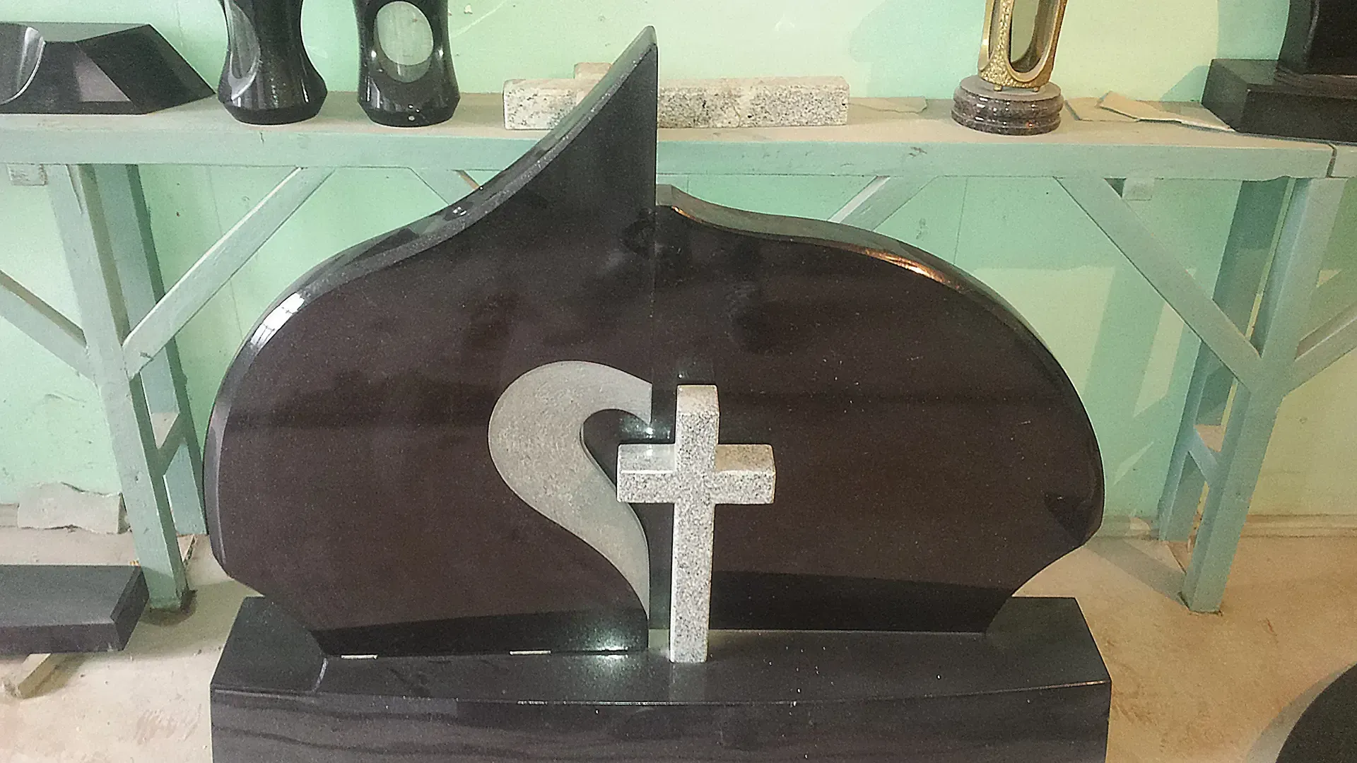 Trijų dalių paminklai