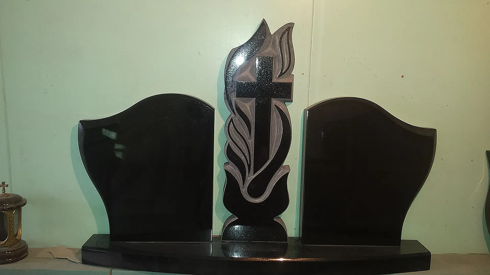 Trijų dalių paminklai