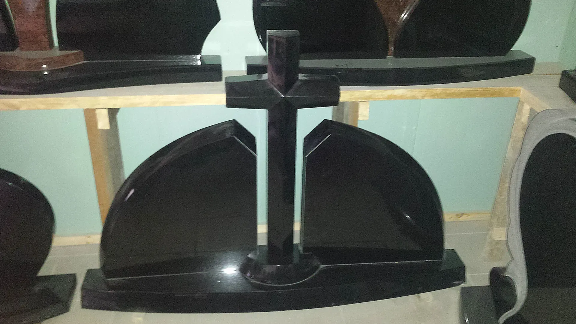 Trijų dalių paminklai