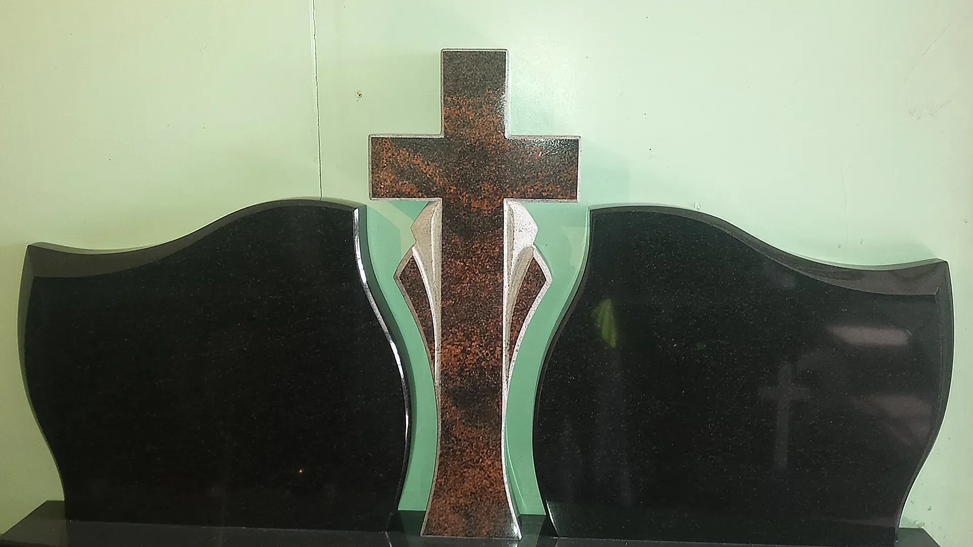 Trijų dalių paminklai