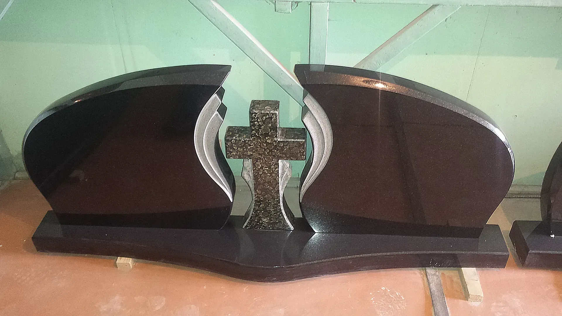 Trijų dalių paminklai