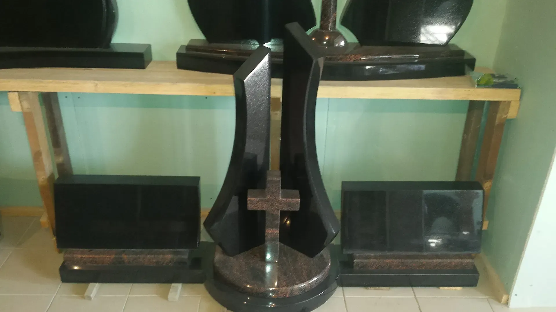 Trijų dalių paminklai