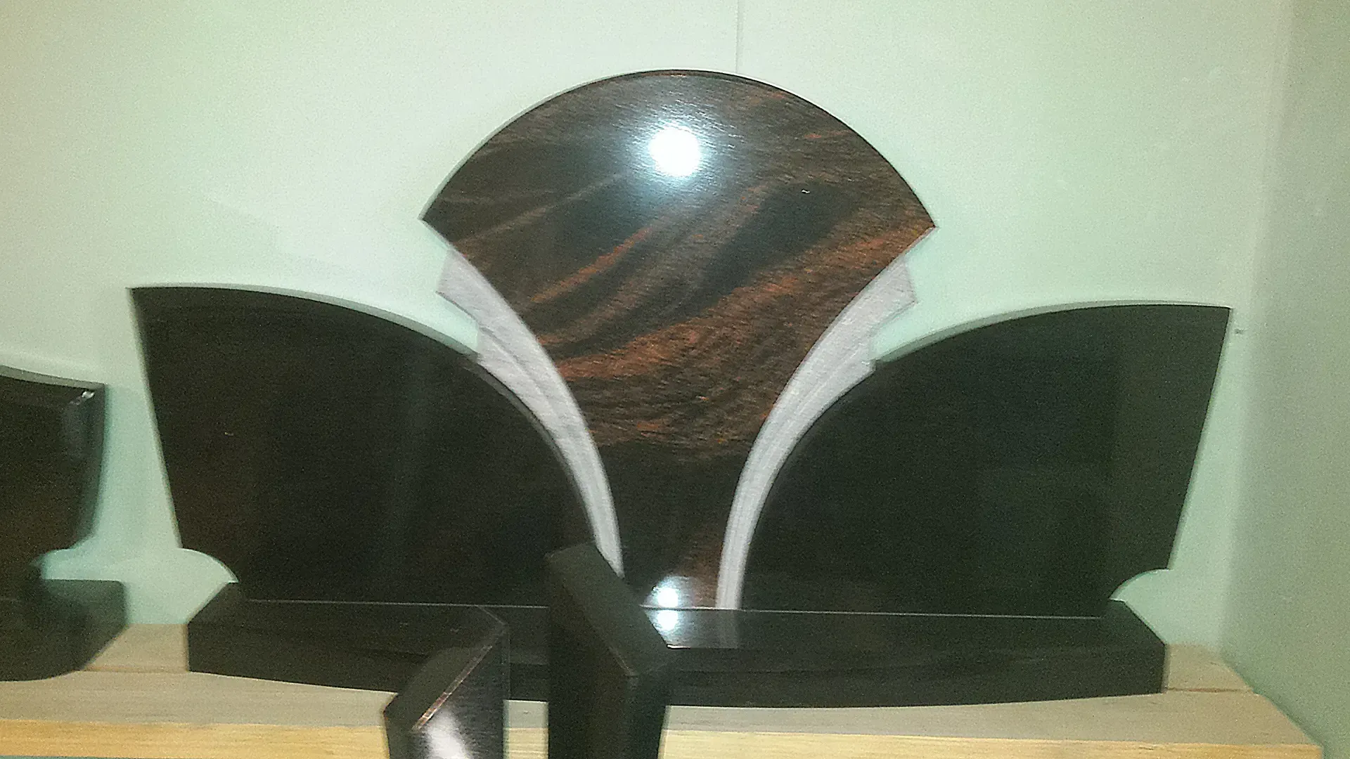 Trijų dalių paminklai