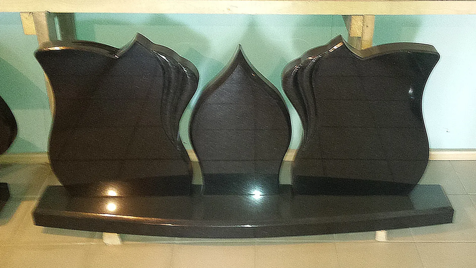 Trijų dalių paminklai