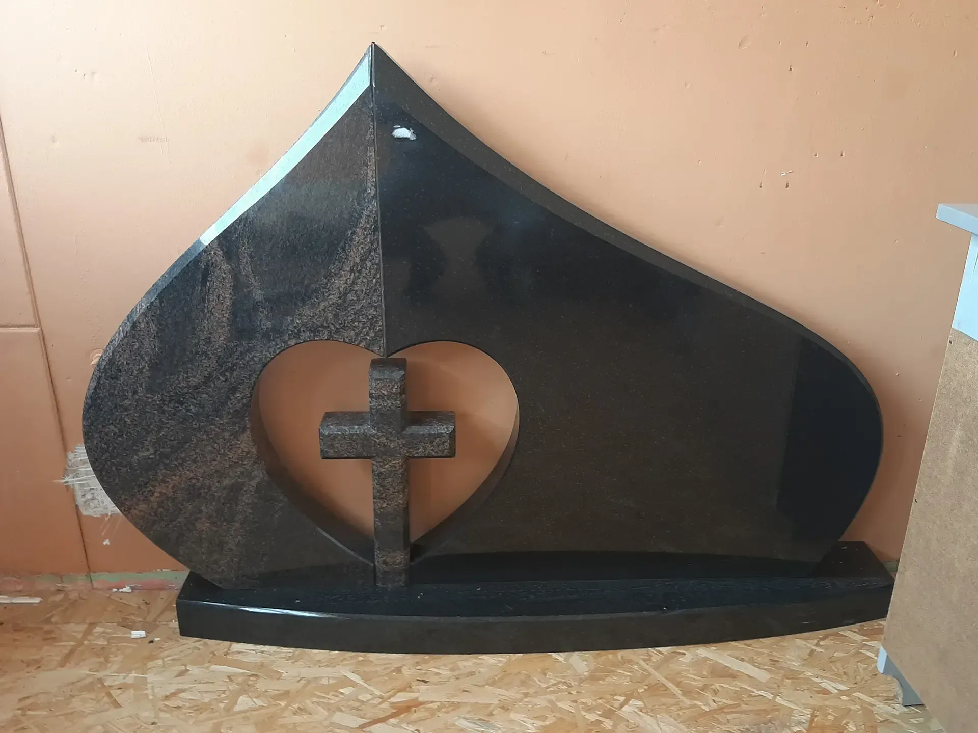 Trijų dalių paminklai