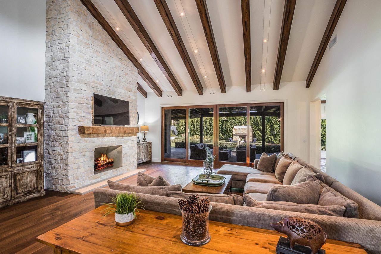 A living room filled with furniture and a fireplace.