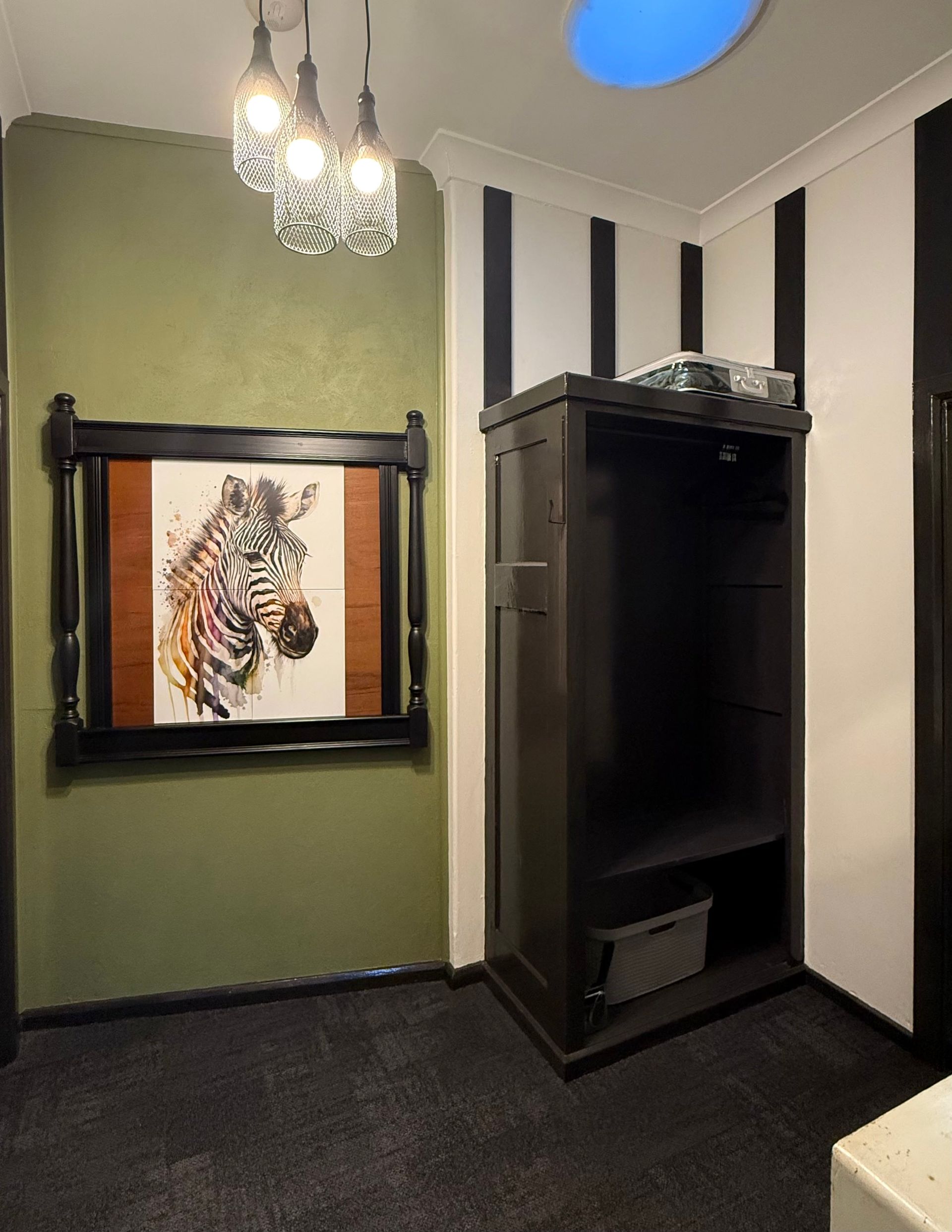 A room with a picture of a zebra on the wall