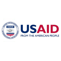 Logo de l'USAID : inscription « USAID » en bleu foncé à côté du sceau et du slogan « DU PEUPLE AMÉRICAIN ».