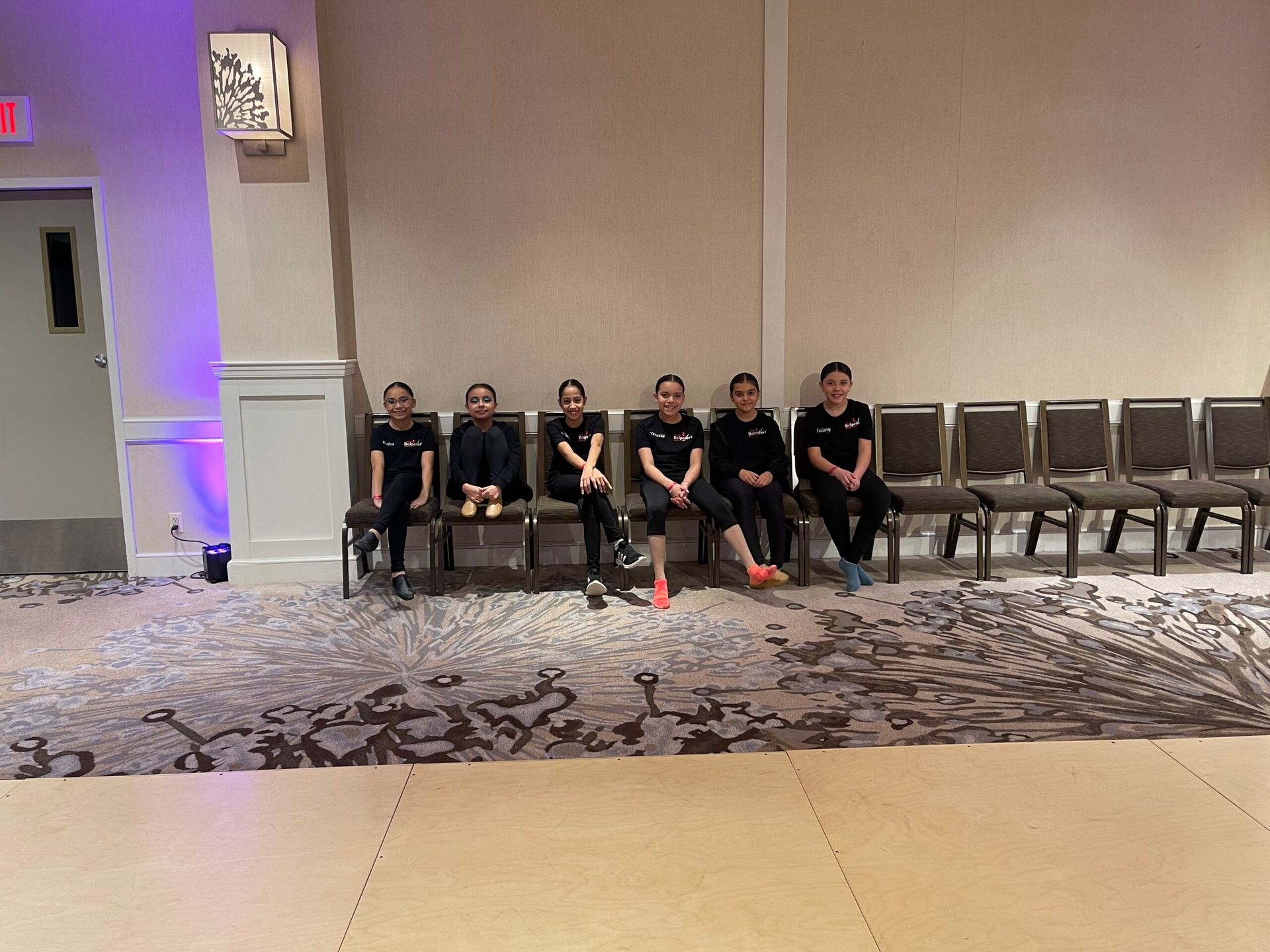 A group of people are sitting in chairs in a room.