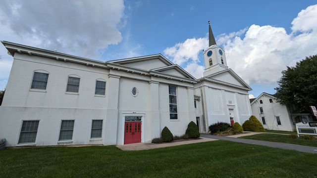 Image of Honey Brook Presbyterian Church from out-front.