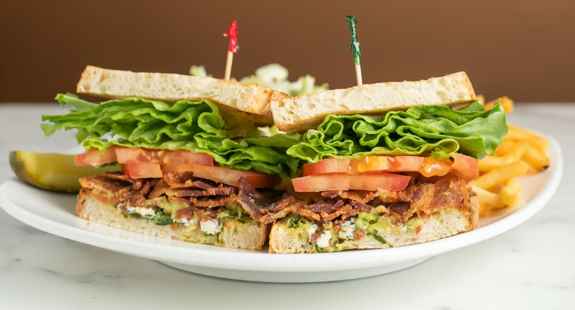 pastrami sandwich with lettuce and tomato