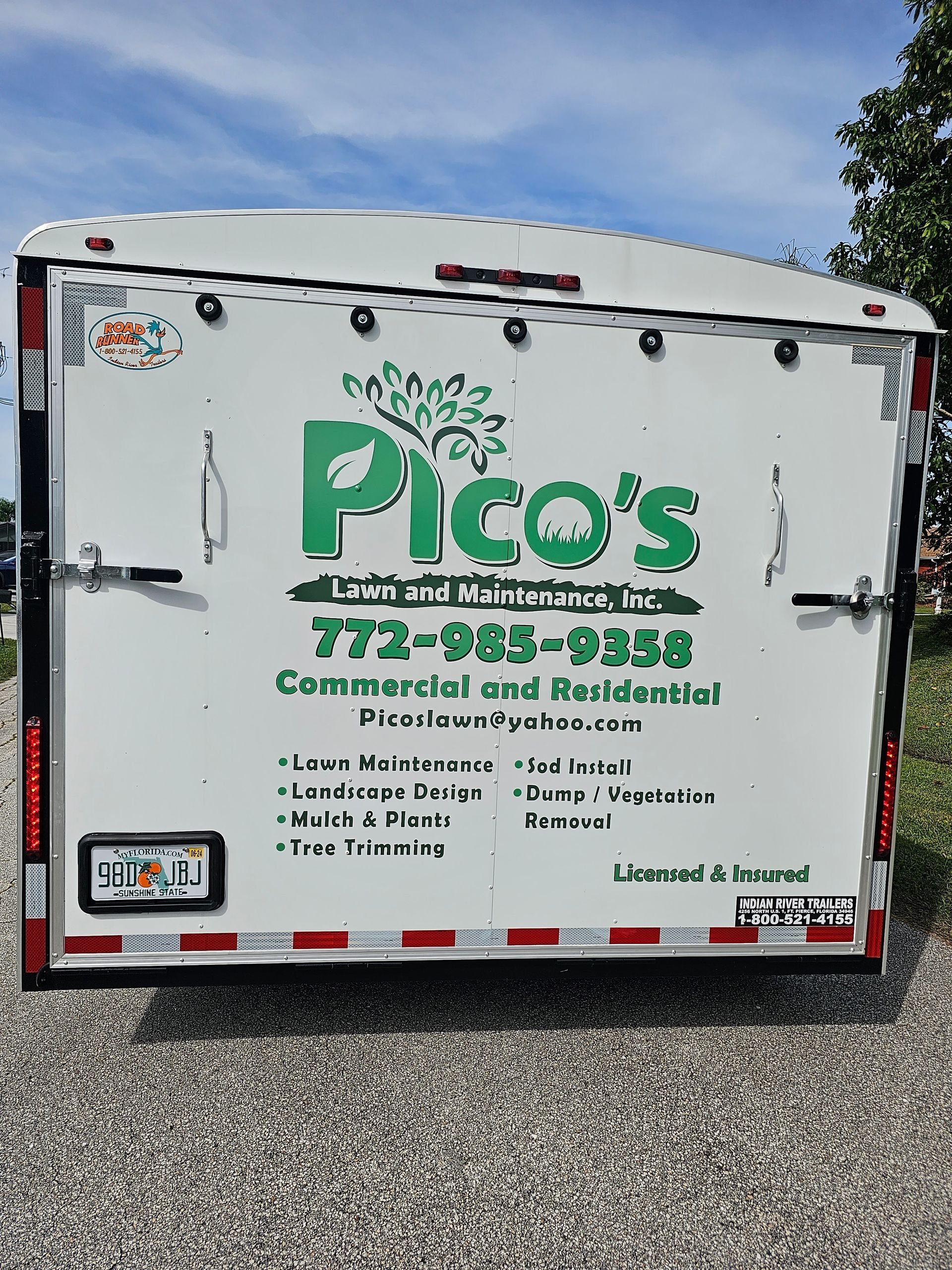 The back of a trailer with pico 's written on it