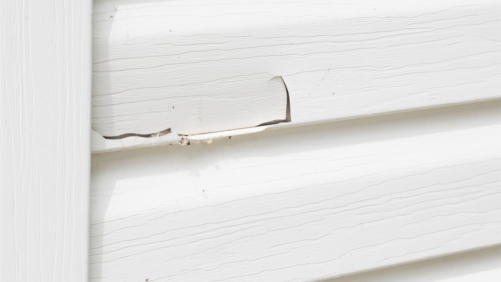 Cracked Or Loose Siding, Signs You Need To Replace Your Siding, Siding Installation Contractor ,Beresford, Harrisburg, Sioux Falls SD